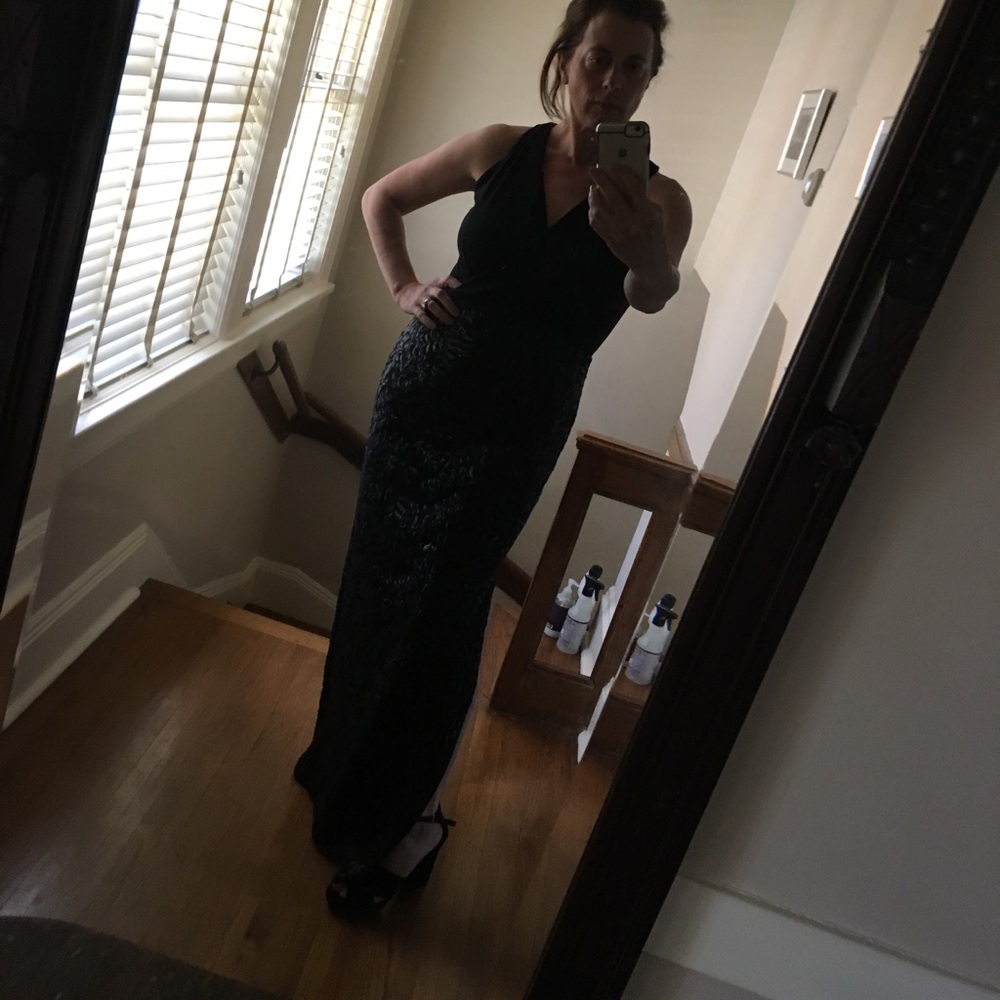 Elegant black formal dress with skirt of sequins - Picture 8 of 8